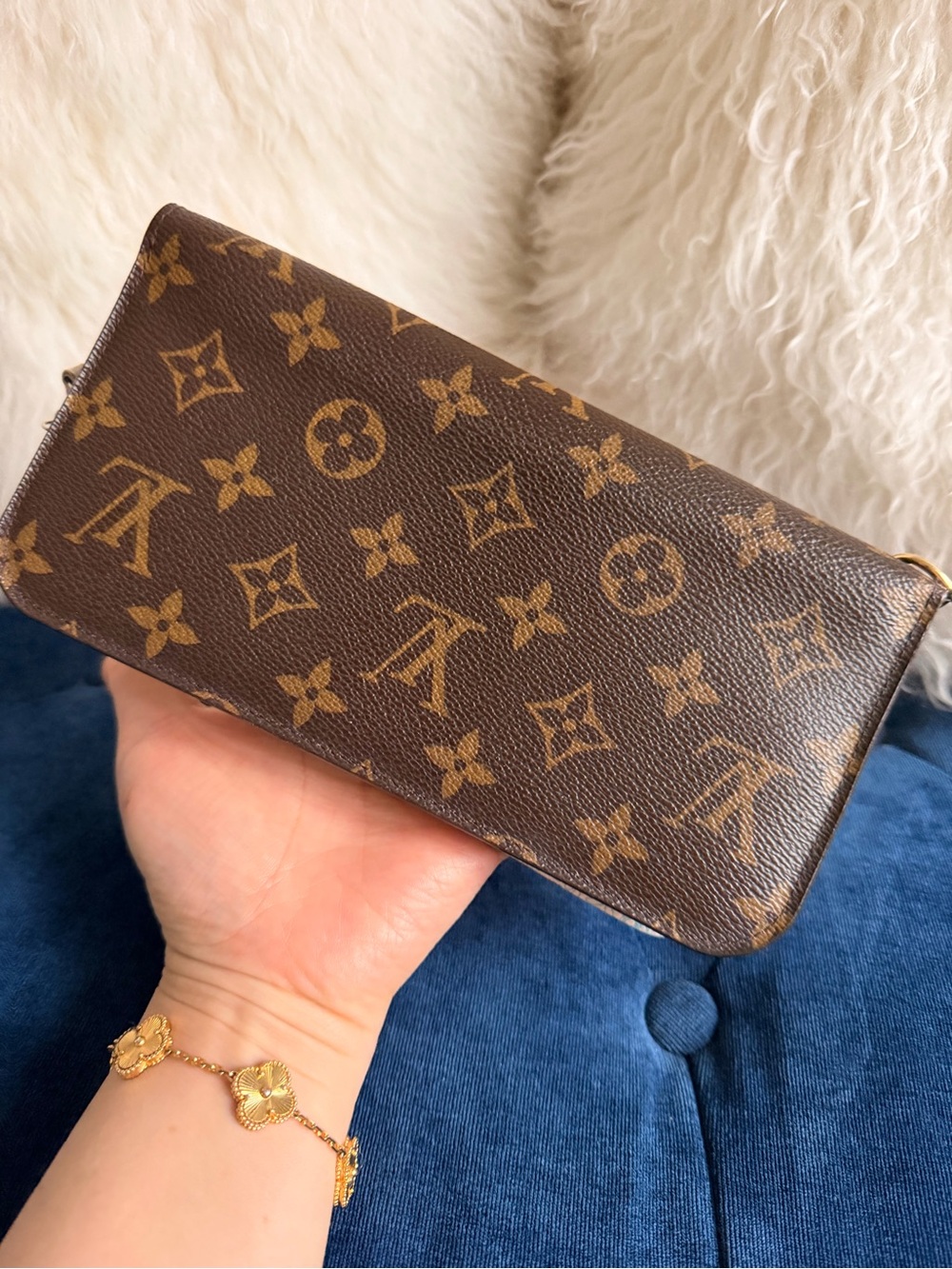 OUIS VUITTON
Monogram Canvas Fleuri Insolite Wallet - Picture 9 of 9